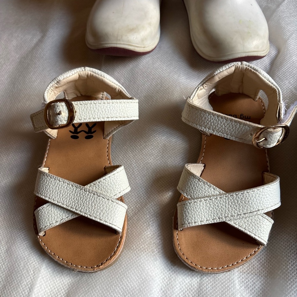 Toddler size 6 shoes - Picture 3 of 4